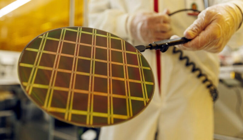Semiconductor Chillers in Packaging - chip bonding process (Image 1)